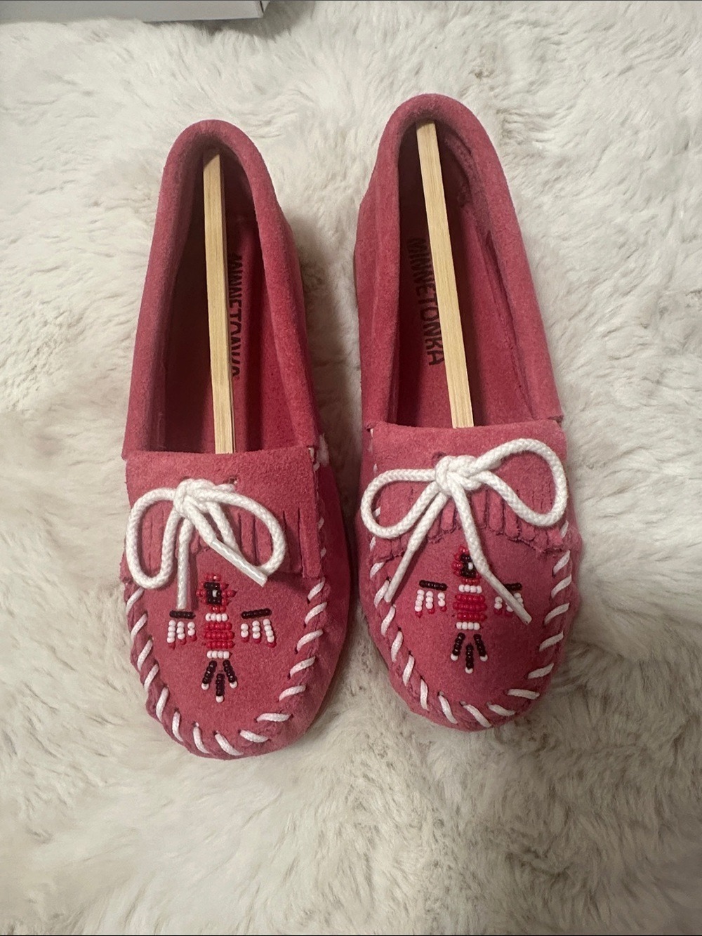 Minnetonka Pink Suede Girls shoes 13 - Picture 2 of 6
